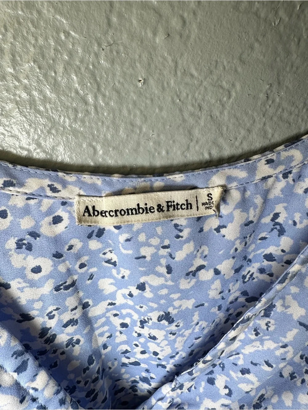 Light Blue Floral Twisted Front cropped Blouse